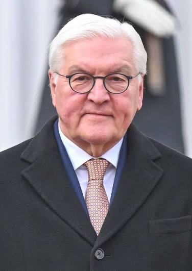 Frank-Walter Steinmeier in a dark winter coat and patterned tie, outdoors